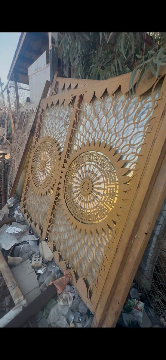 سلام عليكم
سياج معا باب سلايت 
سياج 17 متر 
باب سلايت 3 متر 
مكان بغداد 
***********
