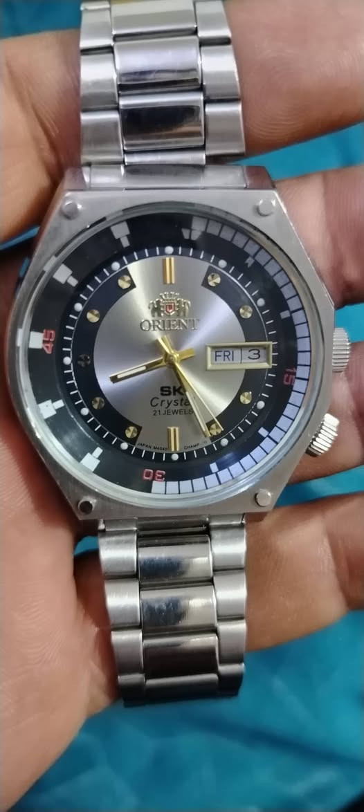 اورينت دولي، كرستال، day and date، نظيفة جدا اصلية، ودقيقة، السعر 100$قطره يناسب اليد المتوسطة والخشنة، ستانلس ستيل، ويوجد توصيل


**إذا كنت صاحب هذا الإعلان وتريد حذفه لأي سبب، رجاءا أرسل رسالة إلى الدعم الفني**