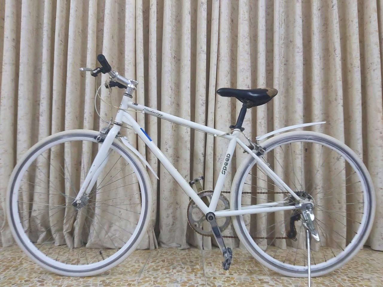 دراجة نوع 700c ماركة SPOOD ياباني وضع رمبة نظافة 95/% اخت الجديد 

السعر 100الف وبي مجال 

((العنوان/بغداد/البلديات)) رقم الهاتف ***********
