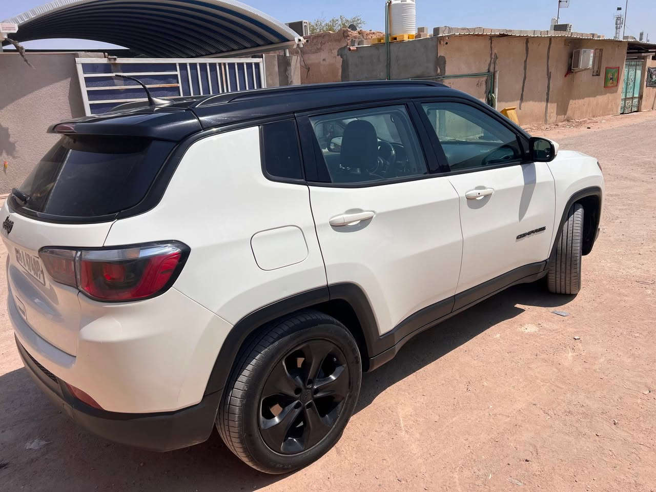 جيب كومبارس موديل 2019 ابيض وسقف اسود
دخول تقرير بالعراق صار بيها بار كد شبر بالجاملق خلف السايق وسويته 
المواصفات 
- [ ] بانورما طويلة 
- [ ] اوتوهولد توقف تلقائي لتوفير الوقود 
- [ ] شاشه كار بلي 
- [ ] لايت زنون 
- [ ] كشاف يشتغل تلقائي عن الانعطاف
- [ ] تدفئ كشنات 
- [ ] تبريد قطعتين 
- [ ] محرك 2400 حجمه تنفس طبيعي يعني بانزين عادي اوً محسن مو مشكله 
- [ ] رقم جديد سنويه جديده هزه جديده تحويل ثاني يوم 
- [ ] غرفة نظيفه بلاديه سياره حلوه مال بيت 
هاي تفاصيل الي بيها وباقي تروح تفحص وبالخدمة 
سعرها 132$ وبيها مجال مكاني البصرة الزبير سكن البتروكيماويات 
استفسار ***********
