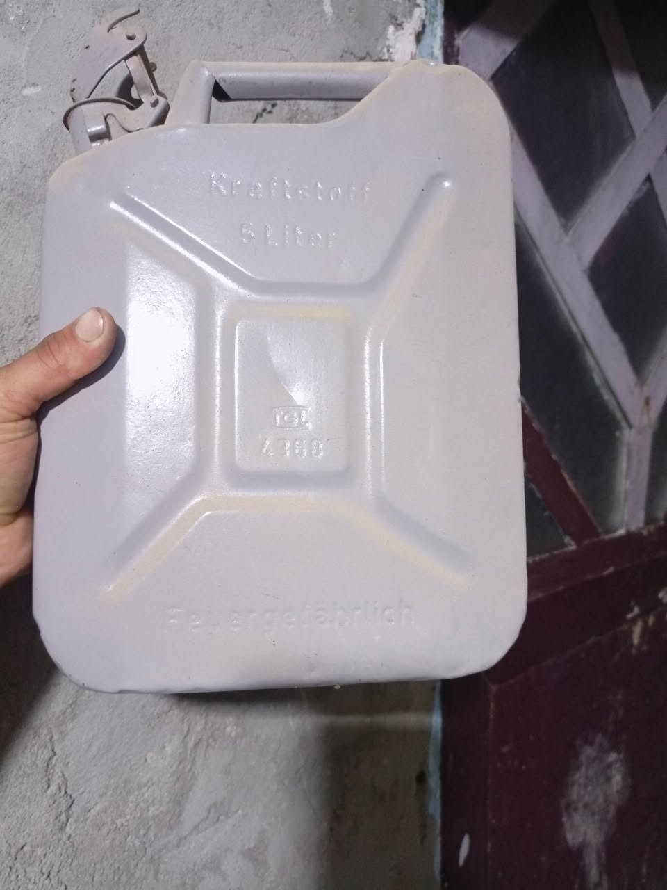 جلكان 5 لتر قديم بعده بترابه
مكاني نجف 
***********
