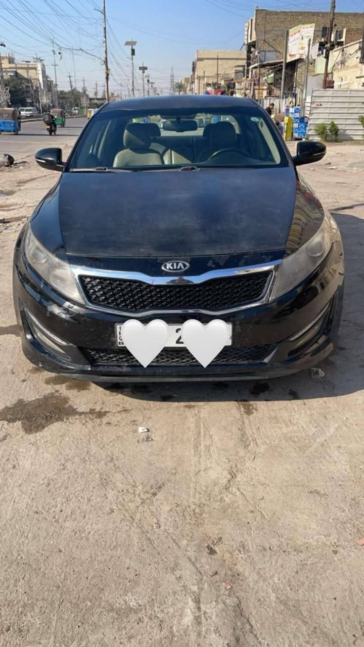 كيا اوبتما موديل ١٣ خليجي
رقم اربيل الجديد بأسمي 
محرك ٢٤٠٠ دوش المرغوب
تبديل باب خلفي بيها بارد قليل بلا صبغ
تخم تاير جديد بطارية جديدة تبريد جيد
 بصمه ابواب بصمه تشغيل
 السعر ١١٠  وبيها مجال مكاني ميسان  
هاتف ***********
