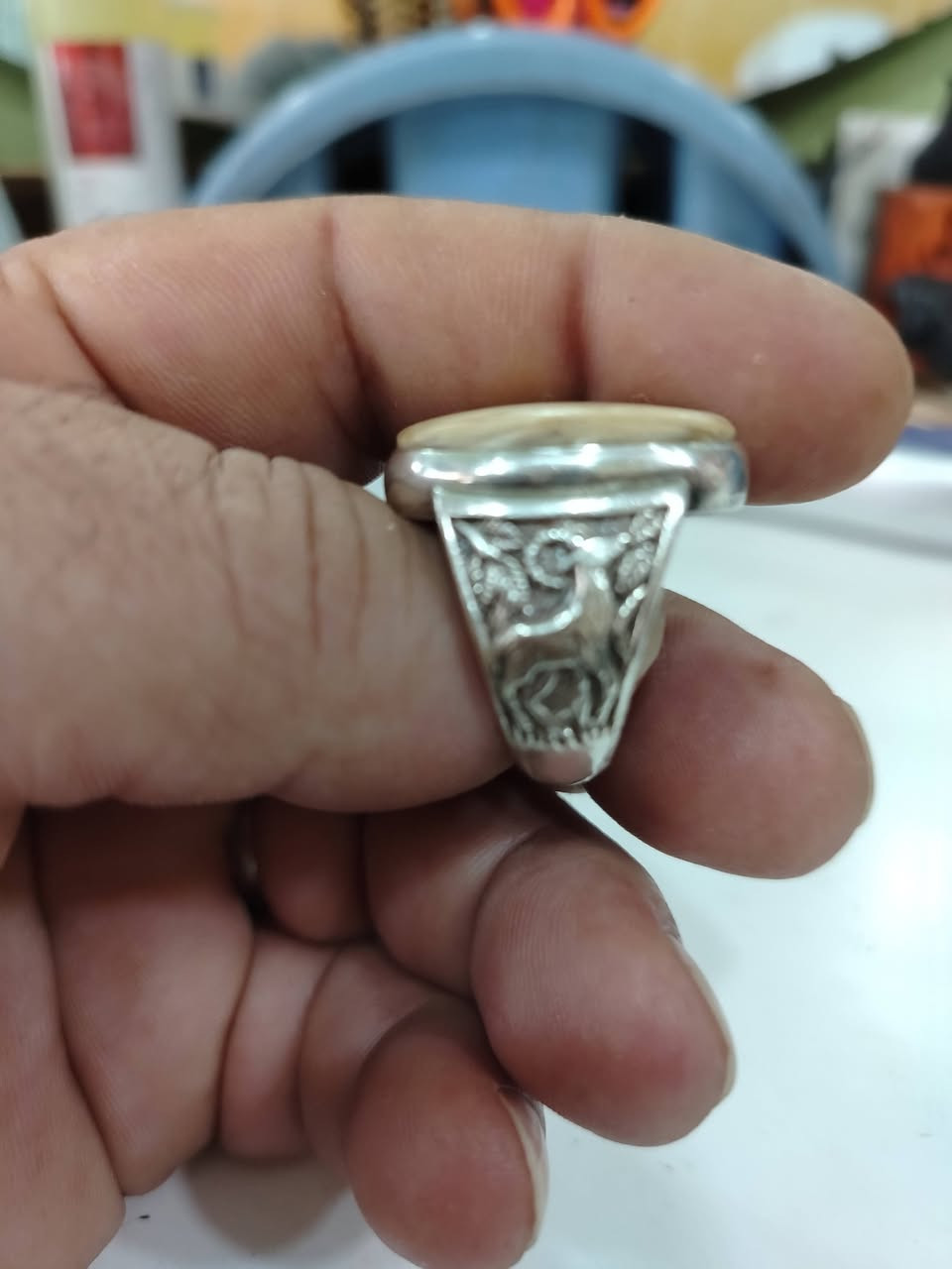 خاتم عطف قديمه صياغة يدويه ثقيلة


**إذا كنت صاحب هذا الإعلان وتريد حذفه لأي سبب، رجاءا أرسل رسالة إلى الدعم الفني**