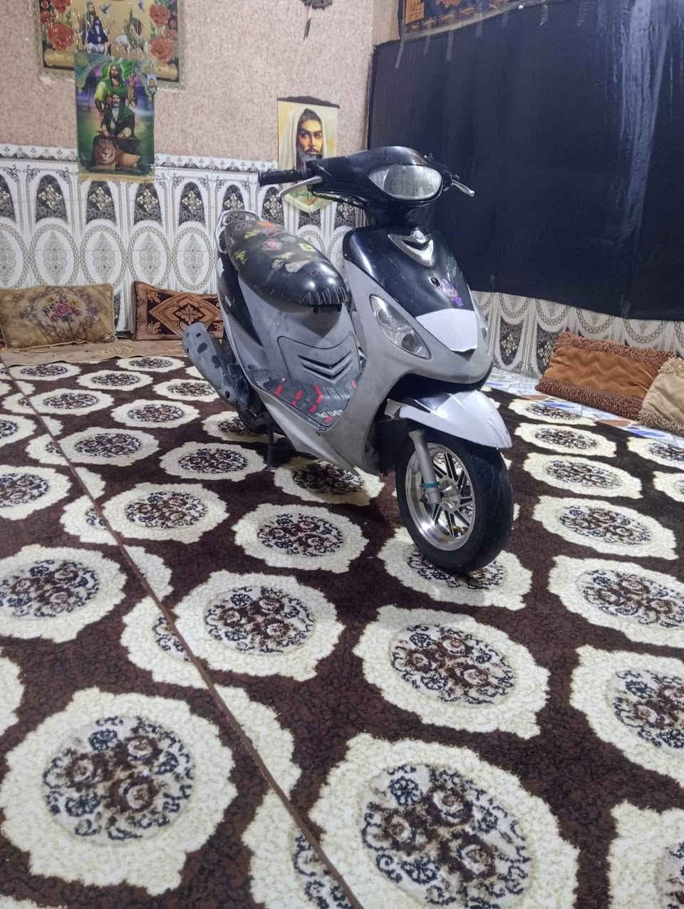 السلام عليكم دراجه للبيع مقفوله من كل شيء دراجه ما نقصها اي شيء مكانها بصره قضاء المدينه السعر 850 وبيها مجال للشراي ***********
