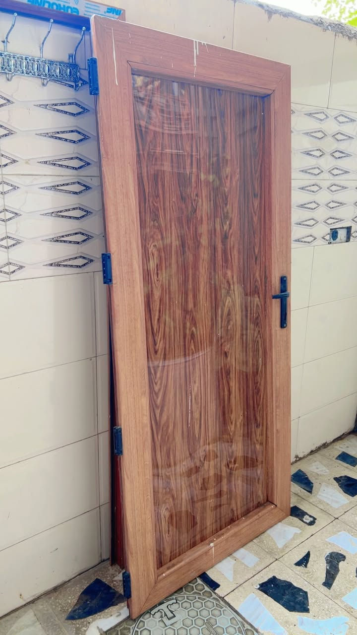 السلام عليكم باب زائد الجروبه السعر 50 الف العنوان بغداد الطول 190 ولعرض 94 الاتصال ***********
