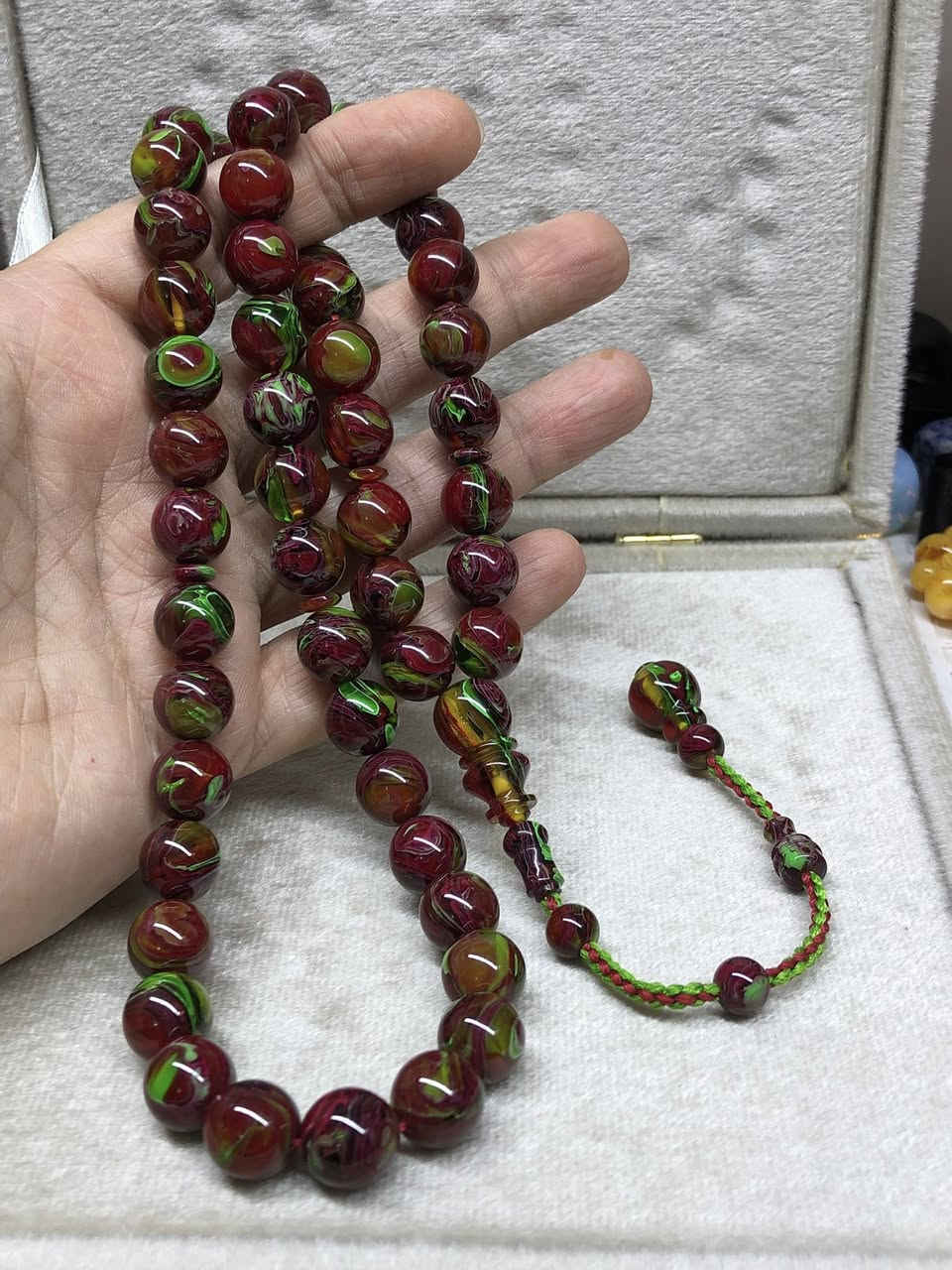 السلام عليكم
مسباح فاتوران ملتي كلر خامه اصليه ذمه جراخة اسطه صالح  vip تمليكه ملكيه قطعه جمال ودلال 
الوزن ٦٢ غم القياس ١٢ العدد ٥١ خرزه 
السعر ٦٠ الف يتوفر خدمة توصيل كافة المحافظات


**إذا كنت صاحب هذا الإعلان وتريد حذفه لأي سبب، رجاءا أرسل رسالة إلى الدعم الفني**