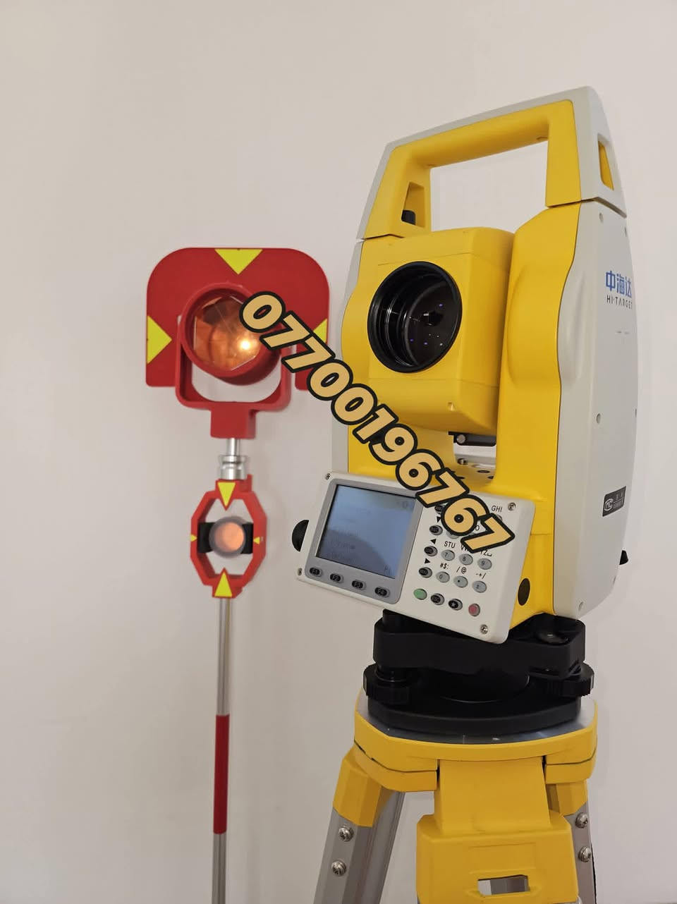 متوفر انواع توتال هایتارگیت 
***********
r1000-r800
2"
شاشە ملون 
دبل شاشە 
سعر مناسب جدا
جملە مفرد

تُعد محطة الرصد المتكاملة Hi-Target 420-421L10 جهازاً مساحياً متطوراً يتميز بدقة عالية وقدرات رصد بعيدة المدى، وهي مناسبة لمختلف أعمال الهندسة والإنشاءات والمناجم. 
إليك أبرز مواصفات الجهاز لعام 2026:
1. قياس المسافات (EDM)
المدى بدون عاكس (Reflectorless): يصل إلى 1000 متر بدقة 3 مم + 2 جزء في المليون.
المدى باستخدام المنشور (Prism): يتجاوز 6000 متر بدقة 2 مم + 2 جزء في المليون.
سرعة القياس: قياس سريع جداً يستغرق حوالي 0.3 ثانية. 
2. قياس الزوايا والتلسكوب
دقة قياس الزوايا: تصل إلى 2 ثانية (2").
قوة التكبير: 30X مع قطر عدسة شيئية يوفر رؤية واضحة.
المعوض (Compensator): نظام تعويض ثنائي المحور (Dual-axis) لضمان استقرار القياسات. 
3. الشاشة وواجهة المستخدم
الشاشة: شاشة ملونة عالية الدقة مقاس 2.8 بوصة (240x320 بكسل)، قابلة للقراءة بوضوح حتى تحت ضوء الشمس المباشر.
لوحة المفاتيح: مفاتيح أبجدية رقمية بإضاءة خلفية على الجانبين لتسهيل العمل الليلي.
مفتاح الزناد (Trigger Key): مفتاح سريع جانبي لأخذ القياسات بضغطة واحدة دون الحاجة للنظر إلى الشاشة، مما يزيد من كفاءة العمل. 
4. التخزين والاتصال
الذاكرة الداخلية: تتسع لحوالي 20,000 نقطة (وقد تصل في بعض الإصدارات إلى 80,000 نقطة).
نقل البيانات: يدعم نقل البيانات عبر USB وBluetooth، ويتوافق مع صيغ ملفات متعددة مثل DXF وTXT وCSV. 
5. المواصفات الفيزيائية والبطارية
البطارية: ليثيوم أيون بسعة 3000 مللي أمبير، توفر تشغيلاً مستمراً يصل إلى 18 ساعة.
الحماية: تصنيف IP65 أو IP55 (حسب الإصدار) لمقاومة الغبار والماء، مما يجعله مثالياً للعمل في الظروف المناخية القاسية.
نظام التشغيل: يعمل بنظام تشغيل في الوقت الفعلي (Real-time OS) لضمان السرعة والاستقرار. 
***********
