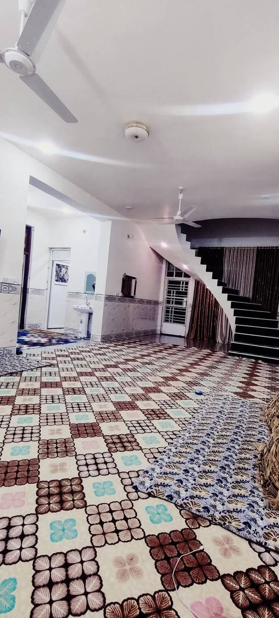 السلام عليكم
دار للبيع 300 م طابقين  طابو زراعي حي عدنان بناء2023

الطابق الاول #

غرف نوم عدد 2

صاله كبيره

استقبال

مطبخ

طارمه كبيره مع حديقه

مجمعات صحيه داخليه و خارجيه+موزع 

مناور داخليه و خارجيه

الطابق الثاني#

غرف نوم عدد 1

صاله

مجمع صحيات +موزع

السعر و للأستفسار اكثر خاص او الاتصال عالرقم ***********
