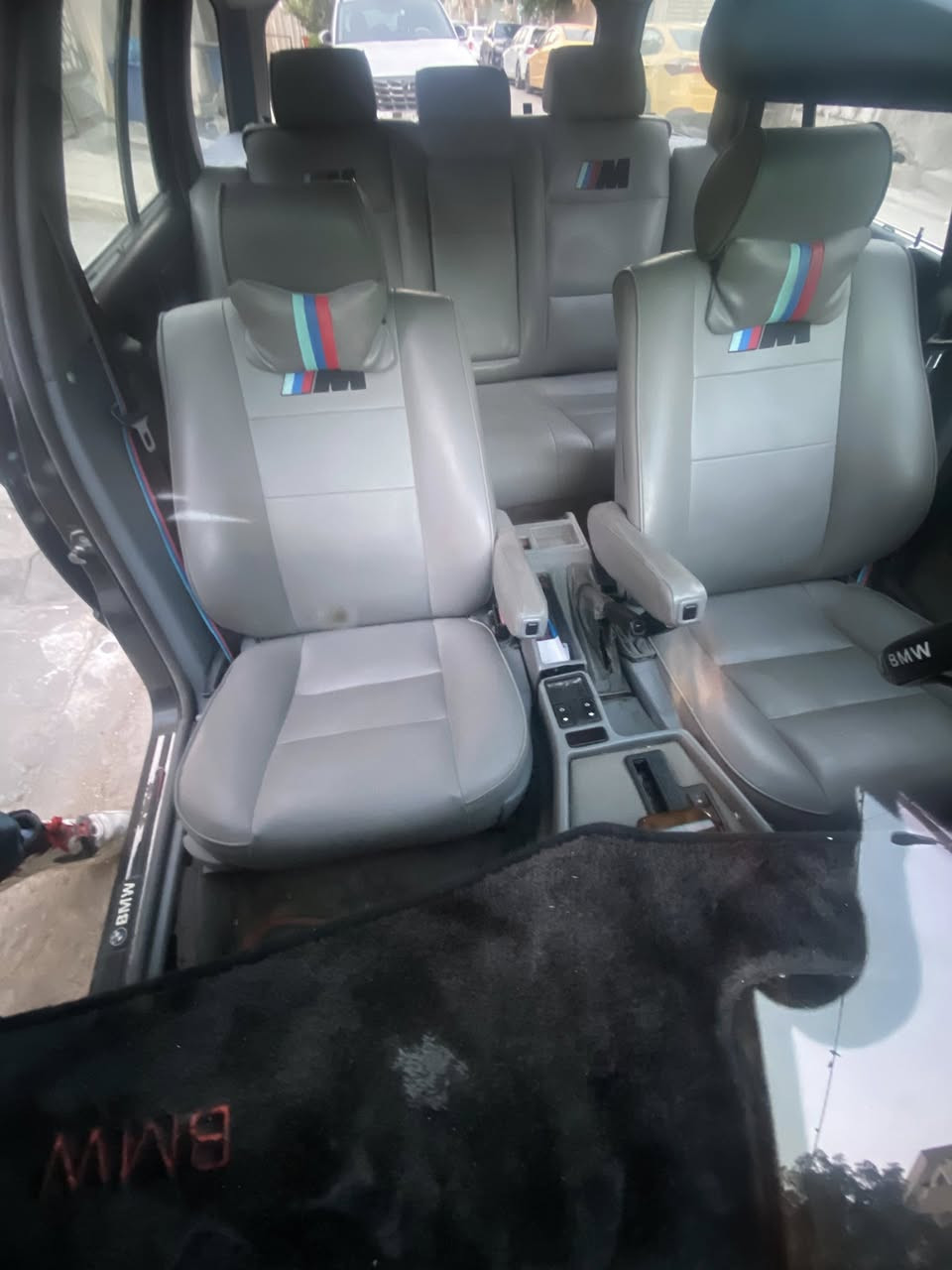 السلام عليكم 
بي ام ستيشن ٥٢٥ موديل ٩٢ بدون ضربة محرك ٦ سلندر كفالة عامة بطاين جدد دواخل جدد السياره نظيفة لون اسود ستيشن مميز  مكان بغداد الحريه والصور بالمنشور لكل السيارة تفاصيل اكثر اتصل 
 📞*********** 📞 
واتساب ورصيد
