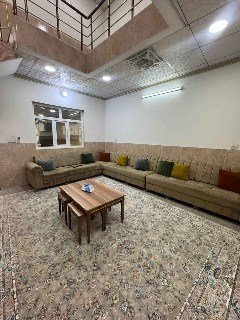 🏡منزل للبيع في حي #هفالان مؤثث
خانوو بۆ فرۆشتن لە گەرەکی #هەڤاڵان
————————————
• عدد الغرف: 3 غرف نوم
 •🛋️ صالة واسعة ومريحة
 •🍽️ مطبخ
 •🚿 2حمام
 •🚗 كراج للسيارة
مؤثث

***********
