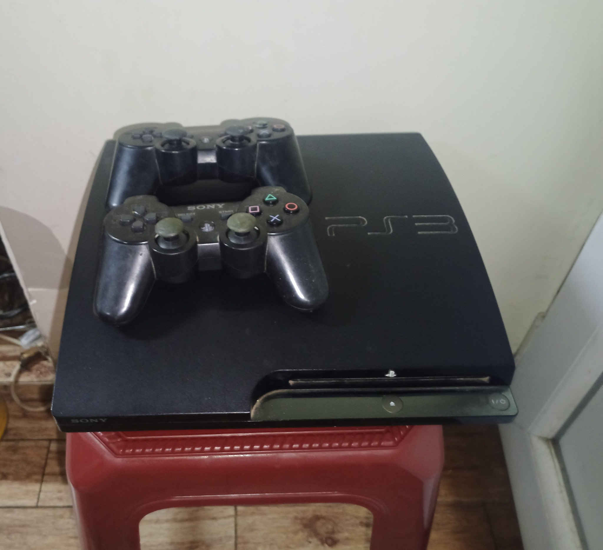 بلي 3للبيع 

يجي وياه جوستكين و هارد العاب بيه 43 لعبه 

يده وحده ال R1 مالته ما يشتغل و شاحنه يده ماكو و سلك الهارد ماكو 

تواصل برقم واتساب ***********
