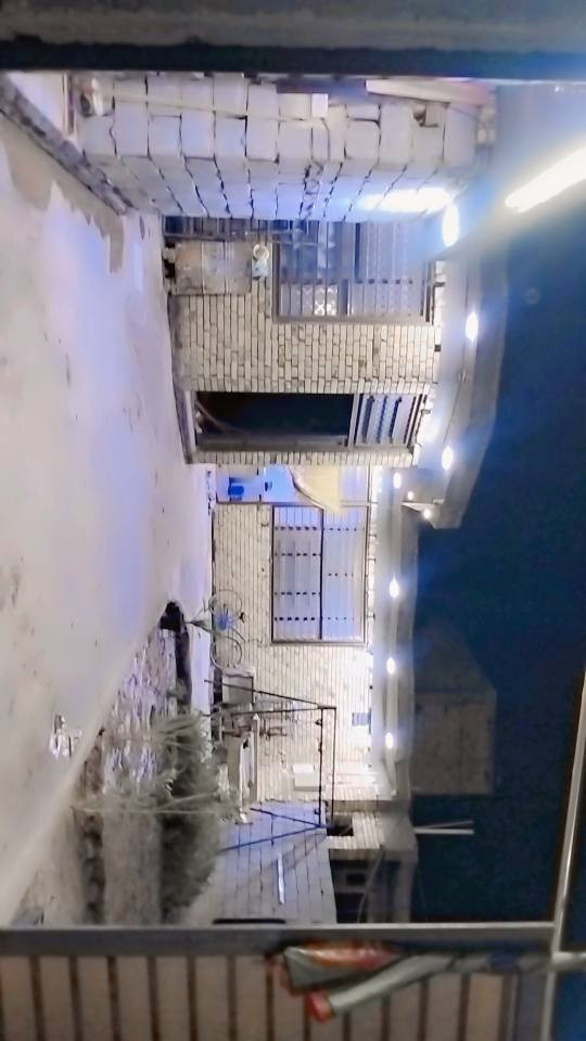بيت مساحه 350بناء طابوك السقف صب خدماد ماء كهرباء مجاري منطقه المهيديه بي وصل تطويب السعر 160اوبي مجال  للتصال ***********
وتساب *********** ناصرية, ذي قار
