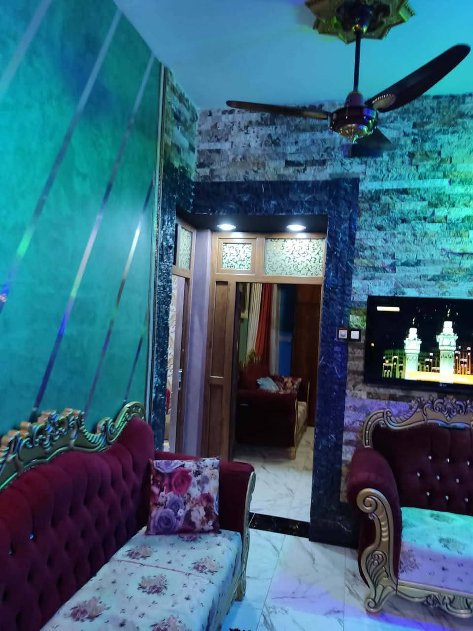 بيت البيع بالجغيفي الثانيه مساحه 165 شارع 12 البيت يتكون من تلاث غرف نوم صاله وديواينه جبيره و مطبخ حار. وبارد تبريد مركزي سستم كامرات عدد 11  موقع البيت أسواق جنه مناسب الاستفسار خاص  سعر البيت 130 وبي مجال


**إذا كنت صاحب هذا الإعلان وتريد حذفه لأي سبب، رجاءا أرسل رسالة إلى الدعم الفني**