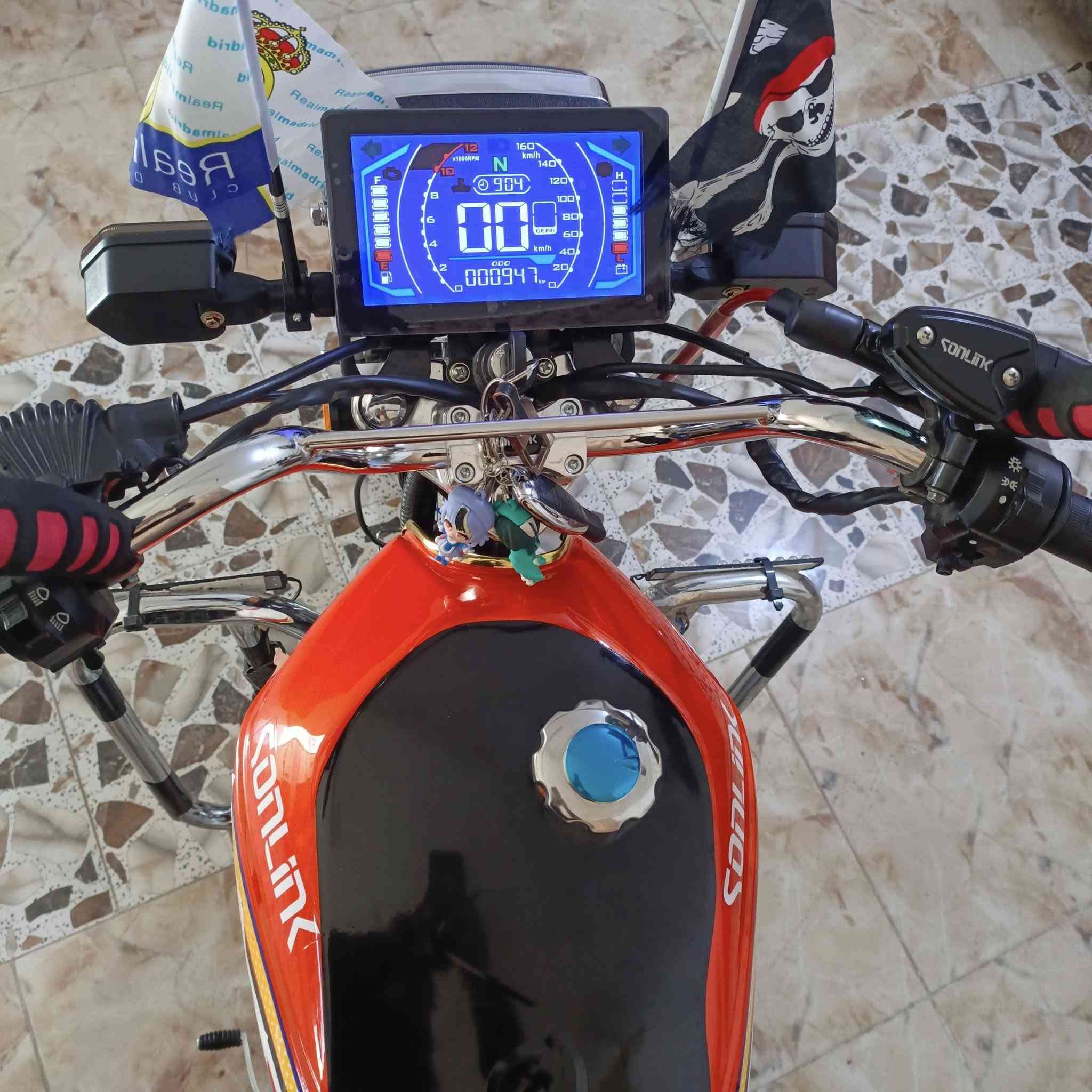 دراجه ايراني)(sonLik)
موديل 2025 كفاله عامه بدون اوراق
مكينه ضمان (6) اشهر 
ماشيه (950) km
وضع الشركه 
السعر 1100 وبيه مجال بصيط
***********
