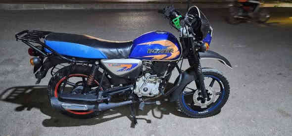 سلام عليكم يولد بوكسر للبيع موديل 23 مامرقمه اكفلها من السرقه فقط منفيس وياها مجفته صار شهر تجفيت مضبوط السعر 1250 بيها مجال بلاتصال *********** عنوان كركوك
