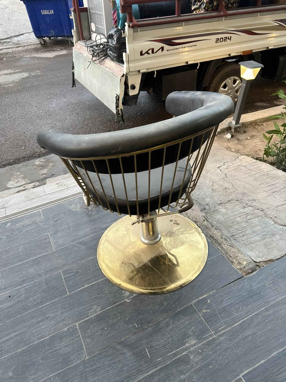 للبيع العنوان اليرموك ***********
