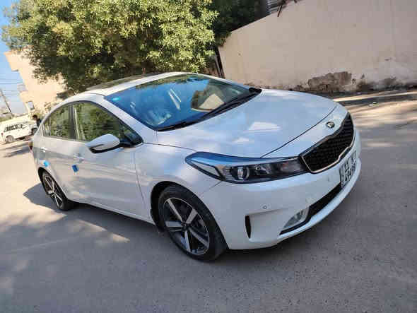 كيا سيراتو 2017 وارد ايراني اصل خليجي..
كفاله من الصبغ والتبديل وحتى من الشخط من الزيرو باسمي.. 
ماشيه 40 الف شرط تراي مال جديد 
فول موصفات اعلى فئه VIP..
بصمه..
محرك 2000 دوش..
كراسي كهرباء وكشن السايق خزن ميموري..
تبريد تدفئه بل الكشنات..
راذارات امامي جانبي وتوقف ذاتي..
فتحة سلايد..
مري شفط وترحيب..
سماعات انڤنتي..
شاشه وكامره بلاد جي بي  S
 البجم لد والبك لايت لد كامل.
تبريد خلفي امامي ومنفصل وشاشه لمس.. 
خمسه ويل كب والسبير منازل.
اللايت زنون وعدسه بلاد.. 
تدفئه بل الدركه.. 
حساس خلفي امامي ويطلع بل الدشبول ياشر.. 
شاشة اعطال بل الدشبول.. 
دكمة مود درايف 3 وضعيات..
ترحيب عند الاقتراب بل المري ويدات البوب.. 
السياره بعد مبيه موصفات كله بلاد هاي جنايتها يعرفوها
الشراي يتصل ومكاني بغداد حي الجهاد السياره جديده بمعنه الكلمه وين يعجبك نفحص..
السعر ب 165 الي ميعرف بيهن ان شاء الله يلكه الاحسن منها 
... ***********....
