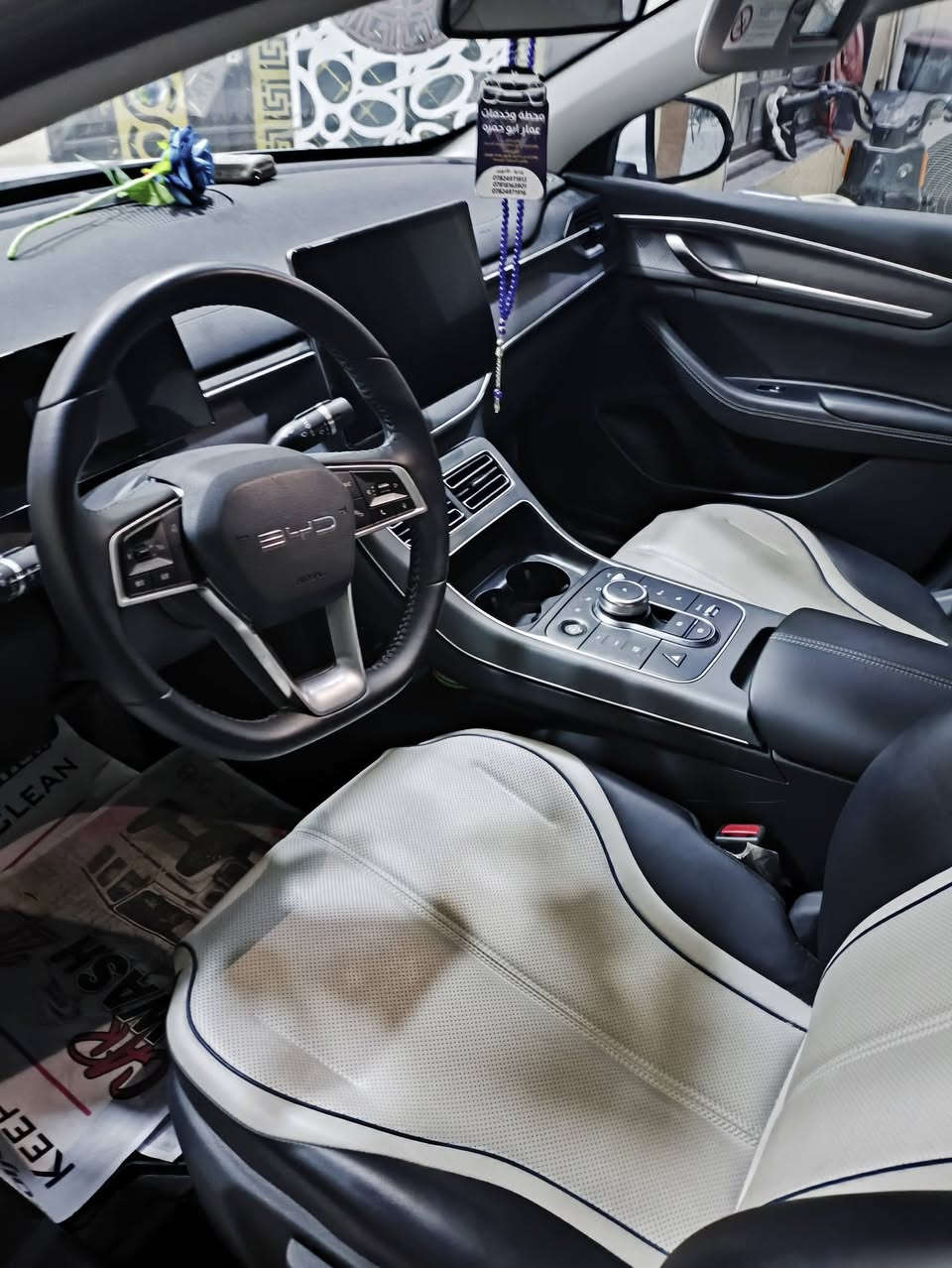 BYD .2025
جاهزة وكامله دسترويل أول وجبة 
ماشيه 7700
تبريد ثلج 
كشنات لون أبيض 
رقم بغداد 
السعر المطلوب 18900 وبيها مجال بسيط مكان السيارة الدجيل 
رقم الهاتف *********** أبو عبود 
مكلف بالنشر التواصل مع صاحب السيارة
