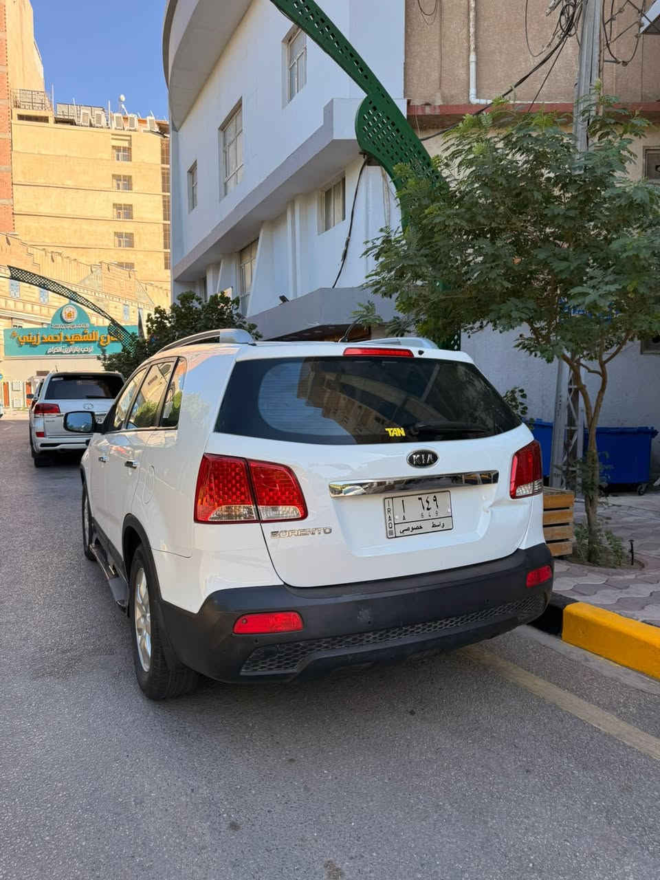 السلام عليكم 
سـورنتو للبيع 
موديل : 2012  
مـحرك 4 سلندر 2400
وارد خليجي
رقم السيارة واسط ثلاثي 
ماشية 250 Km
 سيارة نظيفة و ما ناقصها شيء بس حدادية 
و السيارة مسويلها حمام و بوليش بـ كراج تان 
السيارة مكفولة ما عدا قـبق الجنطة بي بارد فقط 

المواصفات 
• - سـبعة راكب 
• - 3 قطع تبريد 
• - مري شفط 
• - تحكمات ستيرن 
• - حساسات خلفية 
و باقي الموصفات المعروفة 

مكان السيارة : كربلاء المقدسة 
السعر : 155 ورقة و بيها مجال 

لـ الاتصال : ***********
