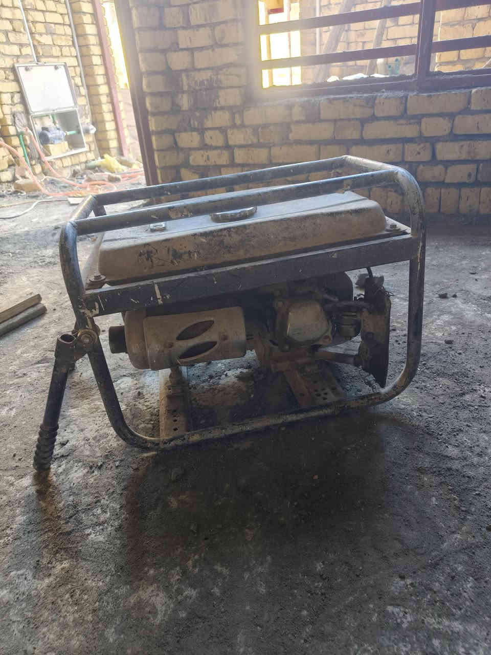 متاح مولد شغال بس يدخن عوزه رنكات مولد سلفه شغال عوزه باتري
سعره 75وبي مجال مكان كوت حي الجهاد 
***********
