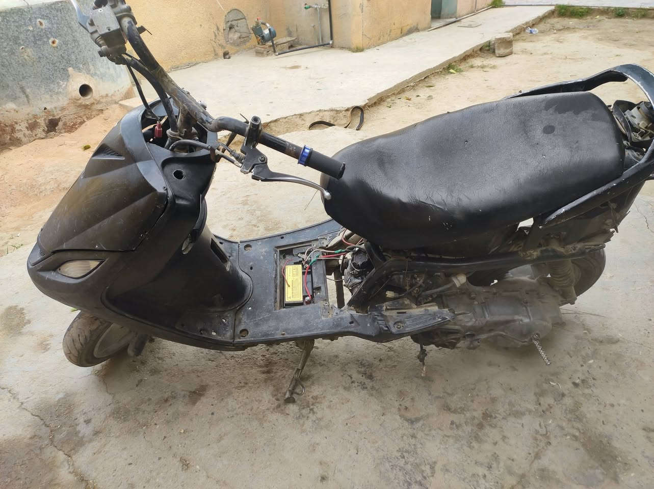 السلام عليكم دراجه للبيع نظيفه وحلوه شغاله نقص حصانصه انكسرت دراجه نقره كفراتها كاملهر وبها مجال 200 مكان الشهداء الصقلاويه


**إذا كنت صاحب هذا الإعلان وتريد حذفه لأي سبب، رجاءا أرسل رسالة إلى الدعم الفني**