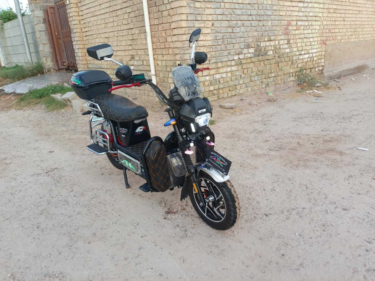سلام عليكم دراجه شحن نوع الخوين  موديل 2025 تشغيل عن بعد بطاريات 36امبير شرط ع فحص بطاريات اخذتهن تخم جديد بطاريات قبل صار شهر  اخذتهن تخم كامل   ع فحص قفله 800  مكاني فلوجه فقط *********** بصمه عدد ثنين لبيع فقط سوك كلشي بي

