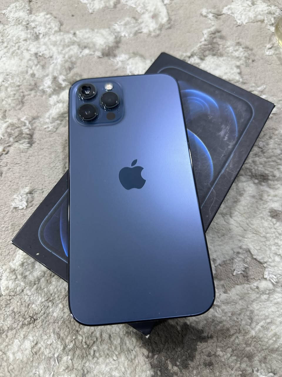 سلام عليكم للبيع فقط# ايفون 12برو ماكس
ذاكره 256 بطاريه 95 جهاز لوك ما مفتوح ولا مبدل شي 
ملحقاته كامل — تك سيم اخوان ملاحضه الجامه مال كامره وحده منهم مكسور عادي تكدر تبدلهن ما ماثر ع اي شي !!!
مكاني كركوك سعر ٥٢٥ وبي مجال شي قليل ***********
