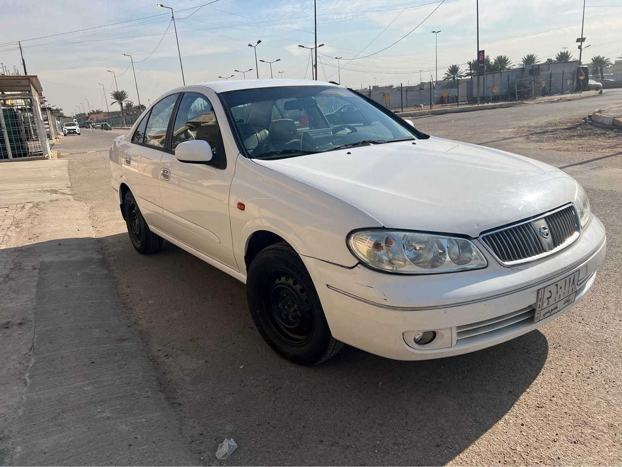 السلام عليكم 
نيسان صني مديل 2009 
سيارة جديدة استخدام شخصي 
مكفولة من كفالة عامة من الضربة والحادث 
بيها صبغ بسيط بدون معجون منشور بالسونار:***********
السعر/107
العنوان: بغداد /القاهرة بغداد, العراق
