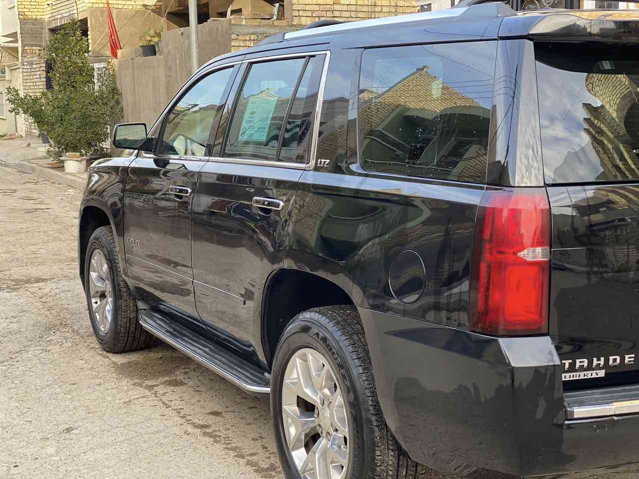 تاهو خليجي ٢٠١٦اسود
بدون حادث وبدون صبغ
فول مواصفات LTZ

مواصفات السياره 
بصمه 
داخل قرميدي
ثلاجه 
فتحه 
تدفئه تبريد كشنات 
لايت زنون 
حدايه نضيفه 
كشنات جلد تدفئة تبريد الكشنات
شاشه كبيره 
شاشه خلفيه 
وبعد بيها هواي مواصفات السيارهltz

بغداد باسمي سنويه وهزة جديدة 
السعر ٣٣٥

مكان بغداد ألشعب 
رقمي متوفر بيه واتساب ***********
