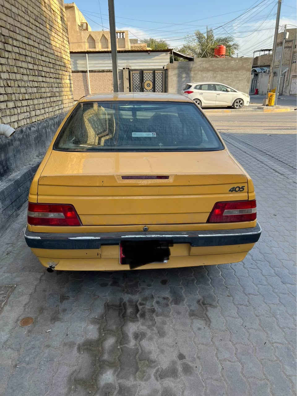 السلام عليكم بيجو 2016 سياره بيهه ضربه بجم و ع  ضربتهه ابيع حداده جديده تخم تاير جديد دواخل جدد كهربائيات كلهه شغاله كير جديد عينه وصينيه جدد سنويه لل 2027 
السعر 18 وبيهه شويه مجال 
الشراي يتصل ***********
المكان البصره حي الجامعه البصرة, العراق
