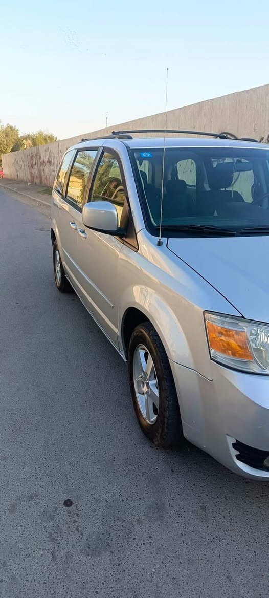 اللهم صل على محمد وآل محمد
مكلف بالنشر 
دوج كرفان ٢٠٠٩
ماشية ٨٢ الف حقيقي 
داخله كلين وصار بيها بالعراق حادث جدا بسيط وعلى اثرها تم تبديل باب صدر عكس السايق محرك٣٨٠٠ ابواب كهرباء فرس وسطي تحكمات تبريد ٣ قطع كشنات منفصله
السعر ١٢٠ وبيها مجال للجادين
مكان السيارة الحرية دور نواب ضباط 
الاتصال ***********
