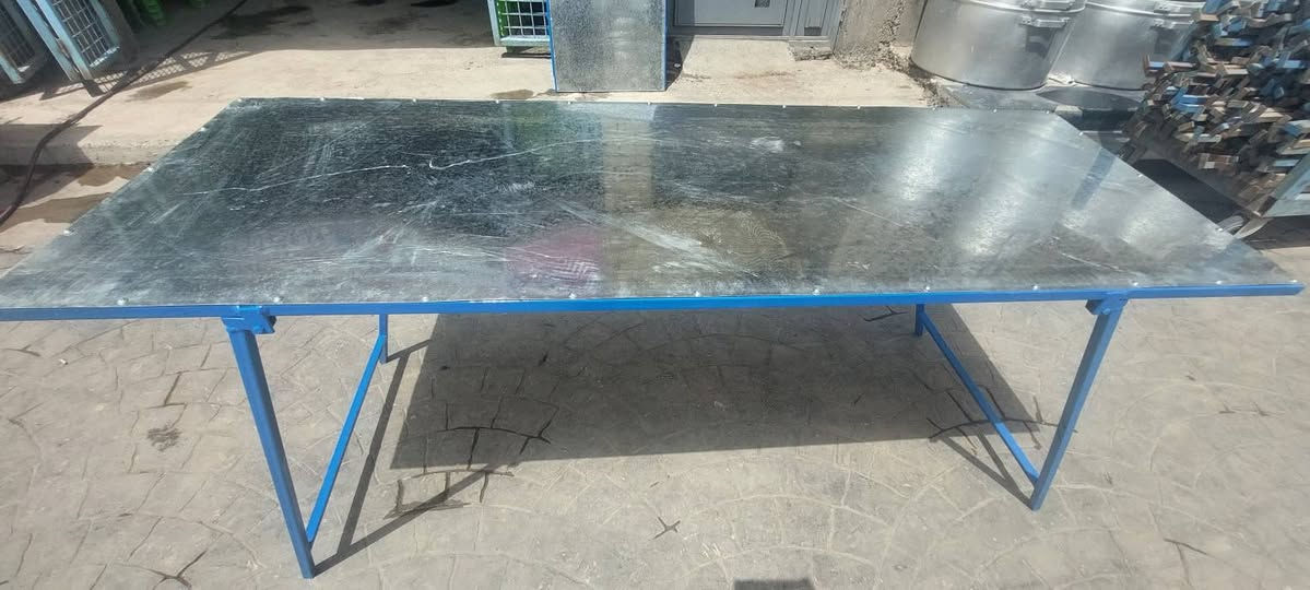 ميز حديد مستطيل دراجه اولى تزكام متوفر جمله مفردالعنوان بغداد ***********
