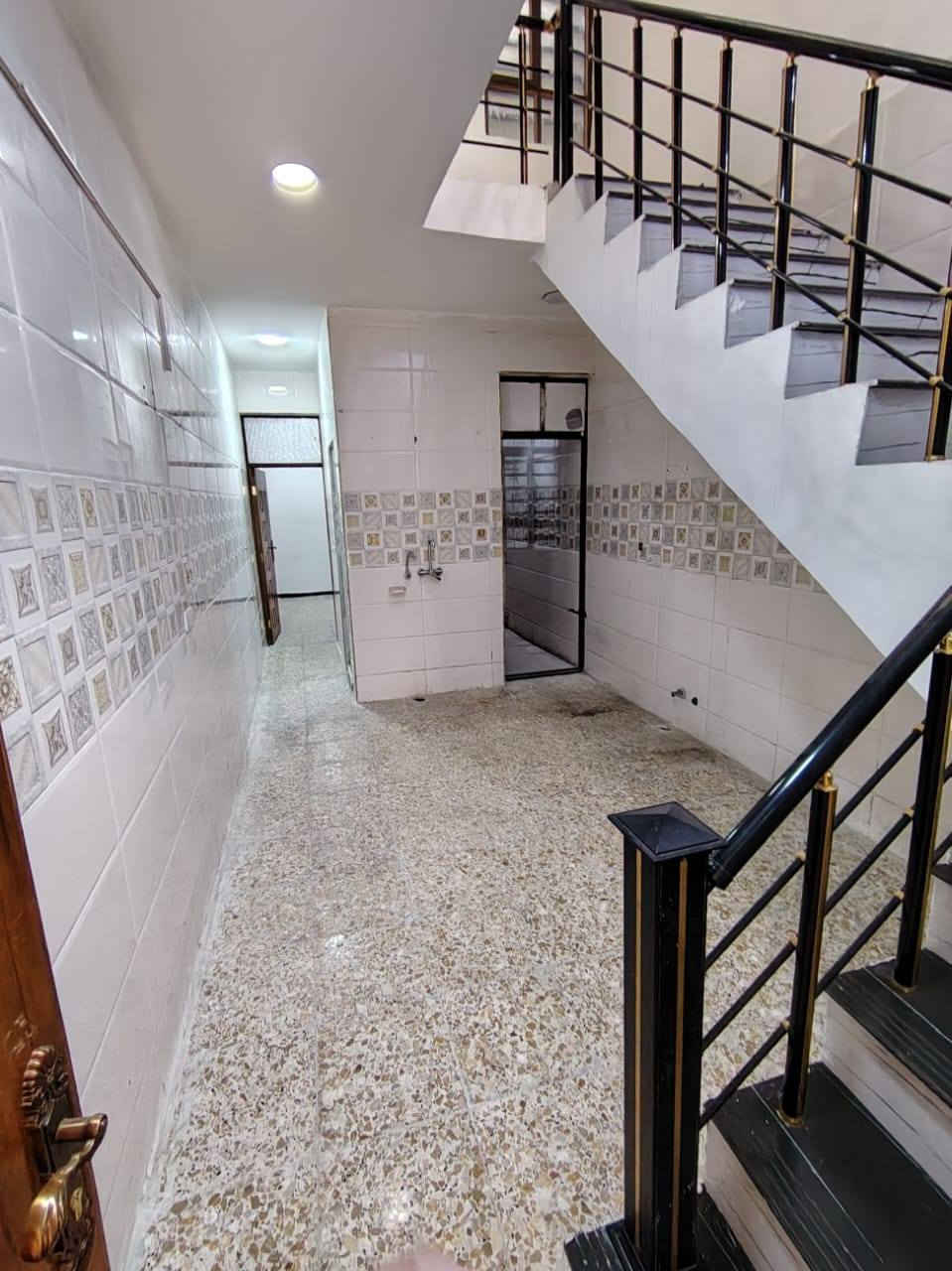 السلام عليكم بيت للبيع 60 متر مسلح طابقين يتكون من طرمه وصاله ومطبخ وغرفه نوم وصحيات ومنور ..
طابق ثاني من غرفتين نوم وصحيات وبيتونه وسطح موقع القطاع الاول بلفرع المقابل لفرع جامع المشاهدة للاستفسار خاص او الاتصال ***********
