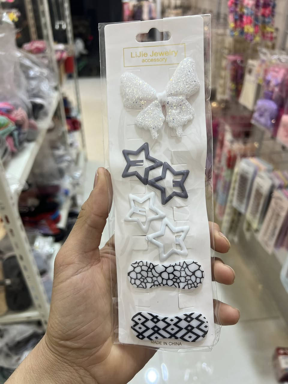 ---

لأجمل الإكسسوارات النسائية 💍💫

جديدنا وصل 🤍
قطع أنيقة – تصاميم عصرية – أسعار تناسب الجميع 🌸

كوني متألقة بكل مناسبة مع إكسسوارات الدر ✨

📱 للاستفسار والطلبات: [*********** ]

يوجد توصيل لجميع المحافظات
#explore #photography #fyp#اكسسوارات#مدارس
