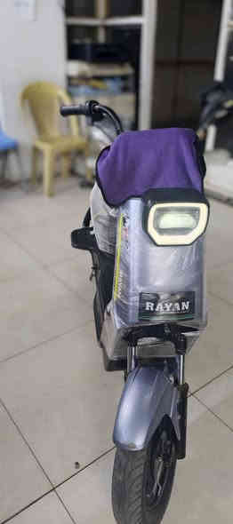 دراجه شحن (ريان) شاهد الله بطاريات جديده  ودراجه توصل سرعته 60حقيقي  نضيفه  لايت زنونو
دسك بريك جديد (يعني بريكه بل مكان) كلشي شغال بيه 
  و تكدر تزود سرعته  
بس الشراي يراسلني 
سعره 320وبي مجال قليل 
الي يريد يراسلني واتساب 
***********
