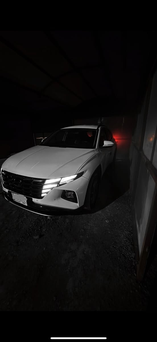 هونداي توسان 2021
فئة Limited 
رقم بغداد خصوصي

المحرك 2000cc  
دفع أمامي  
الممشى 130 ألف كم

المواصفات:
• شاشة ديجتل كاملة  
• Apple CarPlay  
• تشغيل عن بُعد  
• بصمة وتشغيل زر  
• مثبت سرعة  
• حساسات أمامية وخلفية  
• كاميرا خلفية  
• كشنات كهرباء  
• مانع انزلاق ABS  
• إنارة محيطية  
• ستائر خلفية  
• مصابيح LED  
• مقاعد قماش أبيض  
• مواصفات كثيرة ومعروفة بالفئة العليا

السيارة نظيفة جداً  
بدون حوادث  
فقط بارد بالجاملغ الأمامي الأيسر ودعامية

مكان بغداد
***********
