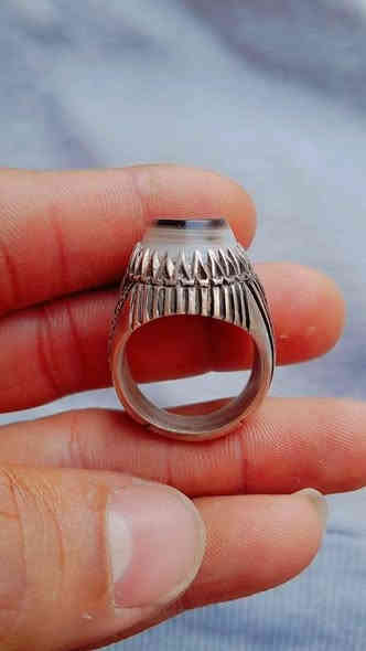 اللهم صلي على محمد وال محمد الطيبين الطاهرين
متاح جزع يماني ذمه مبارك  صياغه يدوي ثقيله 
س 150 الف الستفسار ***********بصره يوجد توصيل
