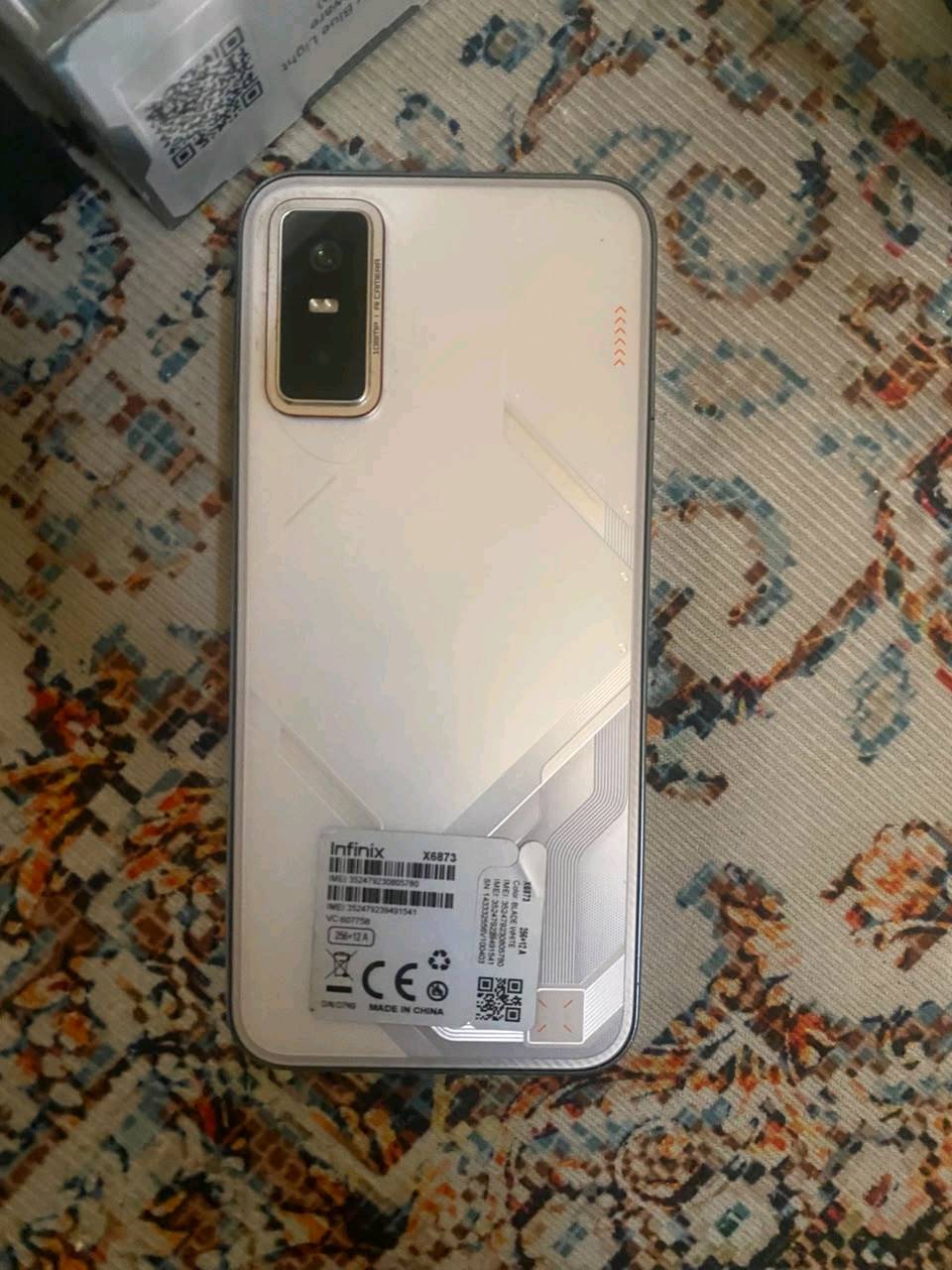 للبيع فقط (كاش) / جهاز كامل الملحقات ويه كرتونته + هدية كفر مميز 🔥
​الجهاز: Infinix GT 30 Pro (نسخة الألعاب الفول).
النظام: محدث لآخر إصدار رسمي من الشركة، مستقر وسريع جداً.
الملحقات: كرتونته الأصلية كاملة ونظيفة + رأس الشاحن الأصلي + الكيبل + السماعات.
🎁 الإضافات: ويا كفر (جراب) هدية محترم كُلش وشكله حلو (موضح بالصورة).
الأداء: يشغل 120 فريم ببجي ثابتة، وحش بالألعاب والجيروسكوب ماله ليزر.
النظافة والبطارية: الجهاز على وضع الشركة (لا مفتوح ولا مصلح ولا فايت صيانة)، بطاريته خرافية بنسبة 98% (استخدام 6 أشهر فقط للألعاب والتصفح).
ملاحظة للأمانة (موضحة بالصورة): بيه فطر خفيف بالإطار الجانبي البلاستيك، الدكم شغالة طبيعي 100% وما تؤثر على أي شيء نهائياً، ومن تحط الكفر يختفي الأثر تماماً.
​السعر: 320,000 دينار عراقي (وبيه مجال للشراي الصامل).
المكان: الزبير / الفحص والمعاينة وين ما تحب.
​للشراء، المراسلة على الخاص أو الاتصال علئ الرقم الموجود والضاهر ❤.