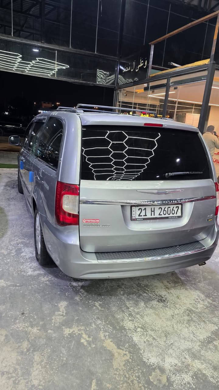 السلام عليكم تاون كانتري رقم نكليزي شمالي موديل:16
🔹 شاصي سليم
🔹الضرر موضح في صور
🚗 المواصفات:
• محرك 6 سلندر
• كشنات جلد مع تدفئة وتبريد
• كراسي كهرباء
• حساسات إطارات
• نظام فرامل ABS
• كاميرا خلفية
• جام كهرباء
• شاشة وسطية
• 7 ركاب
• 3 قطع تبريد
• 5 ويل كب
•بيبان والجنطه كهرباء
•فرس وسطي
💰 السعر: 170$ ورقة وبية مجال
📍 المكان: النجف الأشرف
📞 للاستفسار:***********
