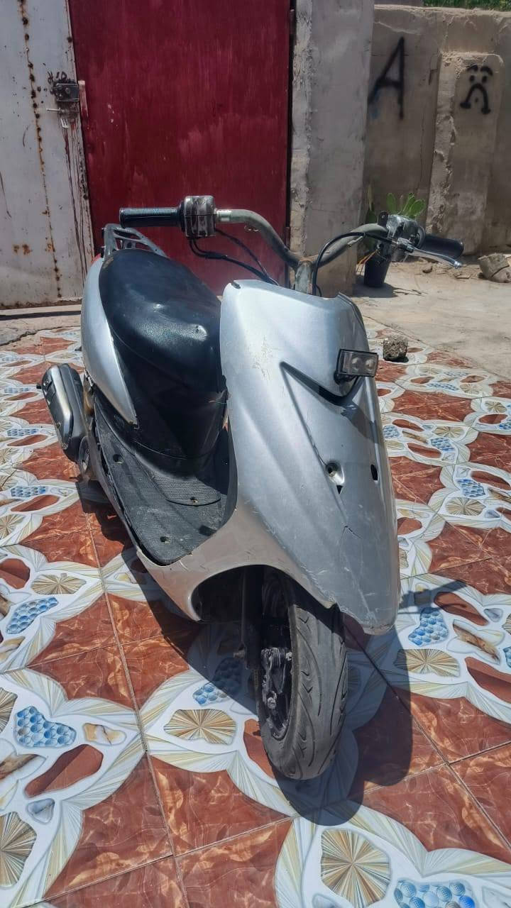 سلام عليكم دراجه عفصوري 60 دراجه بلاديه حلوه بس جانت متروكه وعمرتها شوفت عينك بعدهي عل سحك مكينه شلعه ومعدل دك 80 سرعتها ومكينه ناعمه حلوه سلف هندر نكره سعر 170وبيها مجال قليل حك الجيه مكاني البصره القرنه ناحيه الثغر  متواجد واتساب وماسنجر ***********
