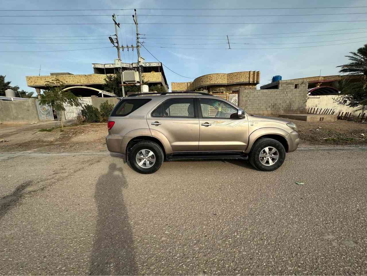 سلام عليكم    … سياره فورچنر موديل 2006 . خليجي مكفول من الضربه و الكص  و الأصوليات تخم تواير . المكينه و كير مكفولات سياره بأسمي السنويه بشهر 12 تخلص دواخل عسلي مكينه 6 اسلندر // السياره 7 راكب 
بس جراد بيها بل بنيد فقط 
مكان السياره / البصره / القرنه 
السعر 145 و بيها مجال 
واتساب ما عندي و هذا رقمي *********** البصرة, العراق
