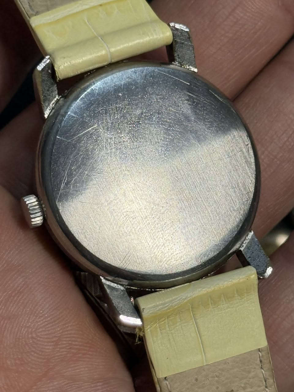 ساعه ماركة ELMO سويسري اصلي
فنتج ستينات

سنتر ثواني منفصل

15حجر
نصب تكويك

قطرها 34

ساعه جميله بشكل

ملاحظه بيها اثار قدم بل مينه كلش خفيف

سعرها 75 الف


**إذا كنت صاحب هذا الإعلان وتريد حذفه لأي سبب، رجاءا أرسل رسالة إلى الدعم الفني**