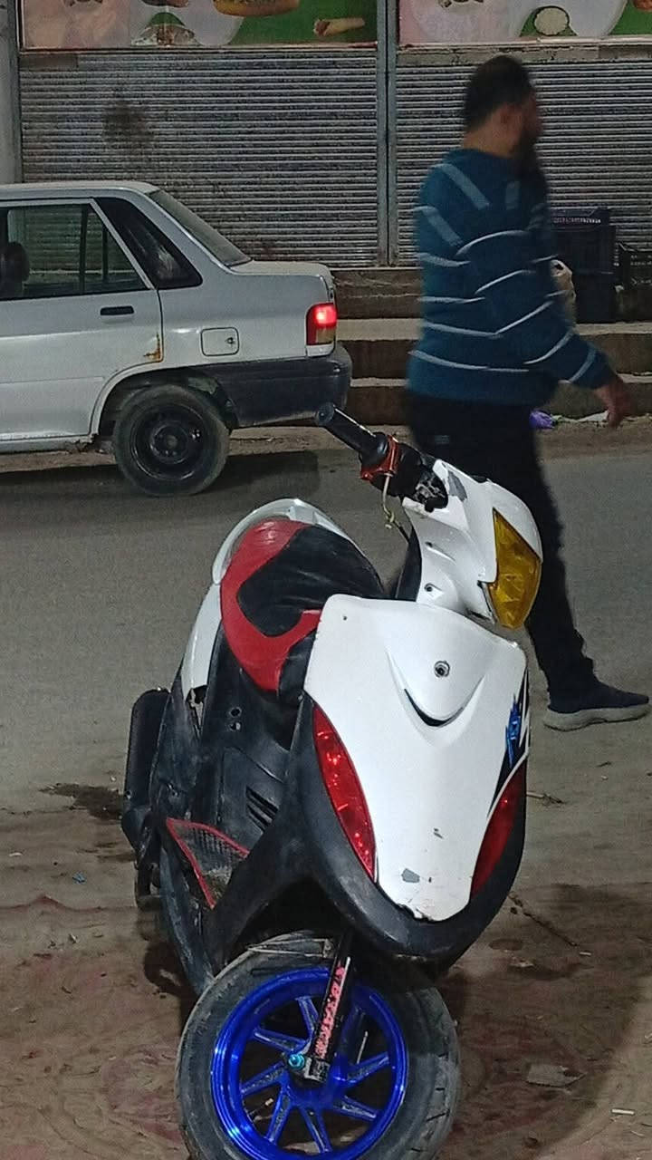 دراجه بوسه 55 بلادي ما مفتوحه ماكينتهم مشيه في سنها 
400 وبيها مجال رقم الموبايل واتساب ***********
