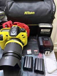 نيكون D7200 • عدسة 18-140 • ٣ بطاريات