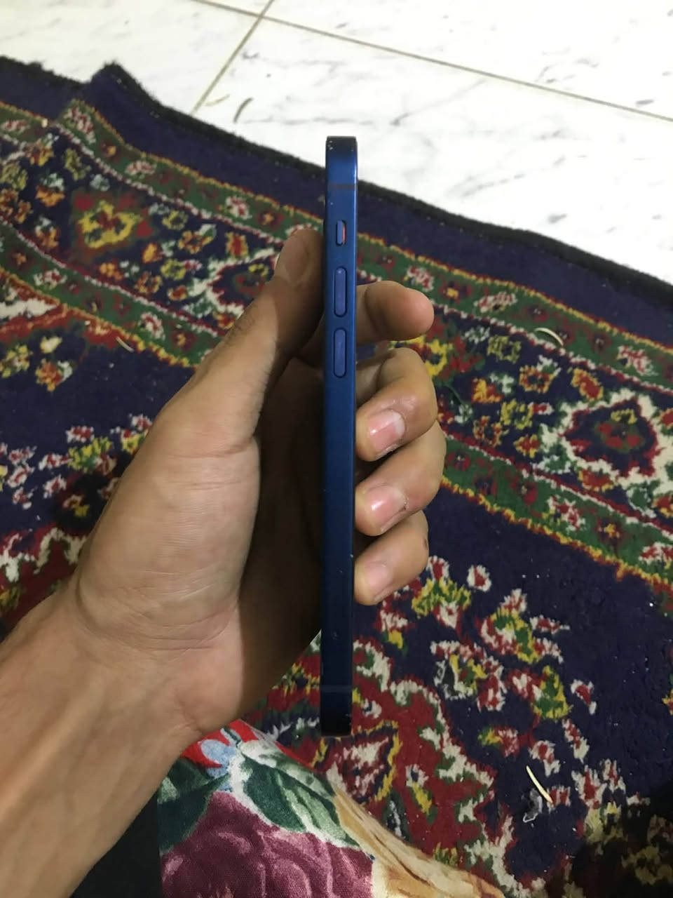 السلام عليكم 12 عادي للبيع مبدل شاشه وبطاريه 
فيس ايدي شغال ✅
شاشه اصليه 3 خيارات ✅ 
بي فطر ب الضهر موضح ب الصور
بدون ملحقات السعر 220 بي مجال بسيط 
عنواني كربلاء المهندسين *********** واتس او اتصال
