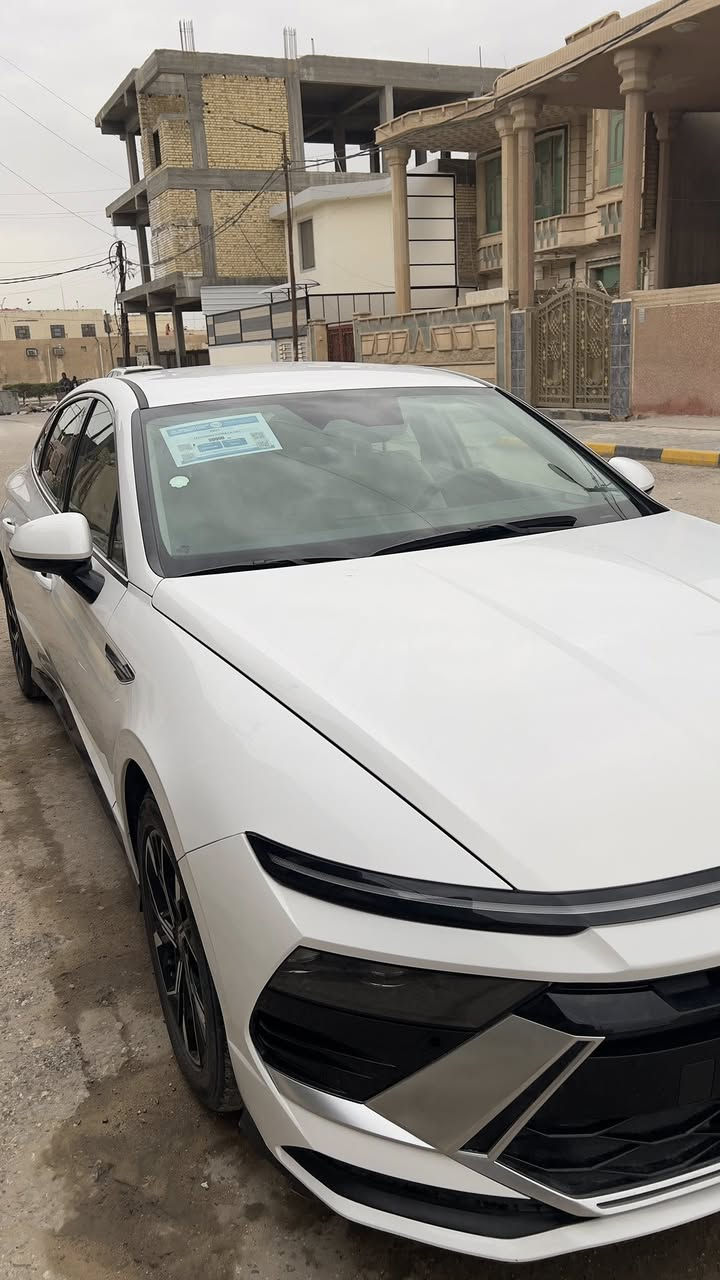 بسم الله الرحمان الرحيم 

🔷 السيارة : هونداي سوناتا SEL  

🔷 سنة الصنع : 2025

🔷 اللوحة : مثنى شهداء

🔷 الضرر : حافة البنيد بس تصليح وايرباك الدركه الطاك حتدث كلش بسيط 

(صور الضرر مرفقة بالإعلان)

🔷 رقم الشاصي : مرفق معه صور

━━━━━━━━━━━━━━━

🔹 محرك 4 سلندر 2.5L  

🔹 عداد 37 الف ميل   

🔹 كاميرة خلفية  

🔹 رادار أمامي وجانبي وخلفي  

🔹 تنبيه الخروج عن المسار  

🔹 الكراسي الأمامية كهرباء + تدفئة  

🔹 ويل كب 18 إنج مع إطارات بحالة ممتازة  

🔹 وضعيات قيادة  

🔹 لايتات LED بالكامل  

🔹 شاشة تحكم بالإيعازات  

🔹 تحكم ستيرن جهتين  

🔹 بصمة أبواب وتشغيل + تشغيل عن بعد  

🔹 مع باقي المواصفات الاعتيادية

💰 السعر : 200 وبيها مجال للجادين

☎️ للاستفسار : ‭***********

📍 السماوة

