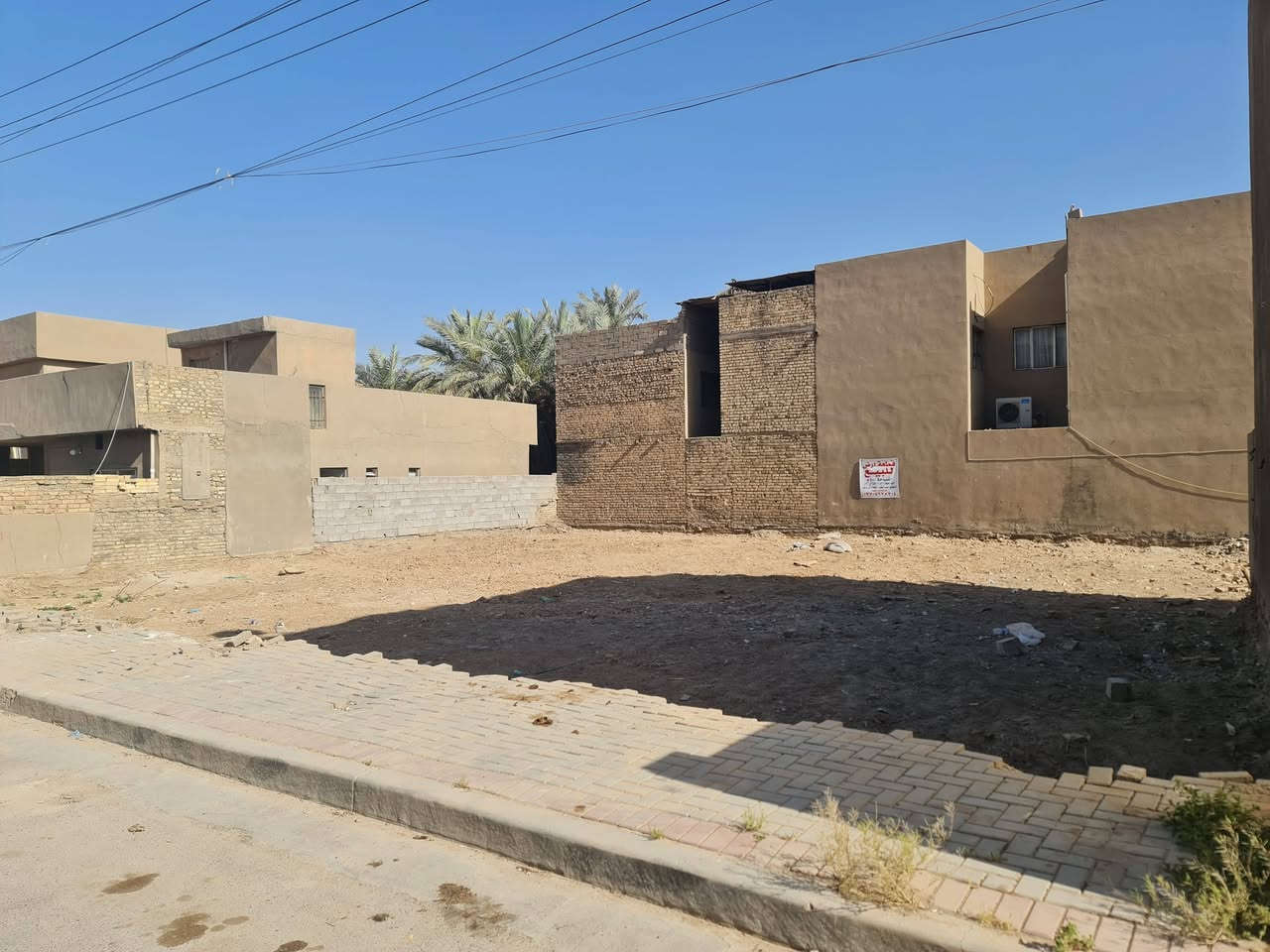 السلام عليكم
قطعه ارض للبيع 
ملك طابو صرف 
بغداد الزعفرانيه الاربع شوارع 
قرب حسينيه ابا ذر  فرع كرزات تودي 
المساحه الكليه   400  متر 
الواجهه 20 متر 
النزال  20  متر 
يعني مربعه 20 × 20 
سند مستقل 
 يوجد فيها  اجازه بناء كامله دارين سكني 
منطقه راقيه جدا والفرع جدا هدوء 
تقطيع حسب الطلب  
للاستفسار وطلب المعلومات اتصل على الرقم  وبدون التواصل على الخاص 
***********
