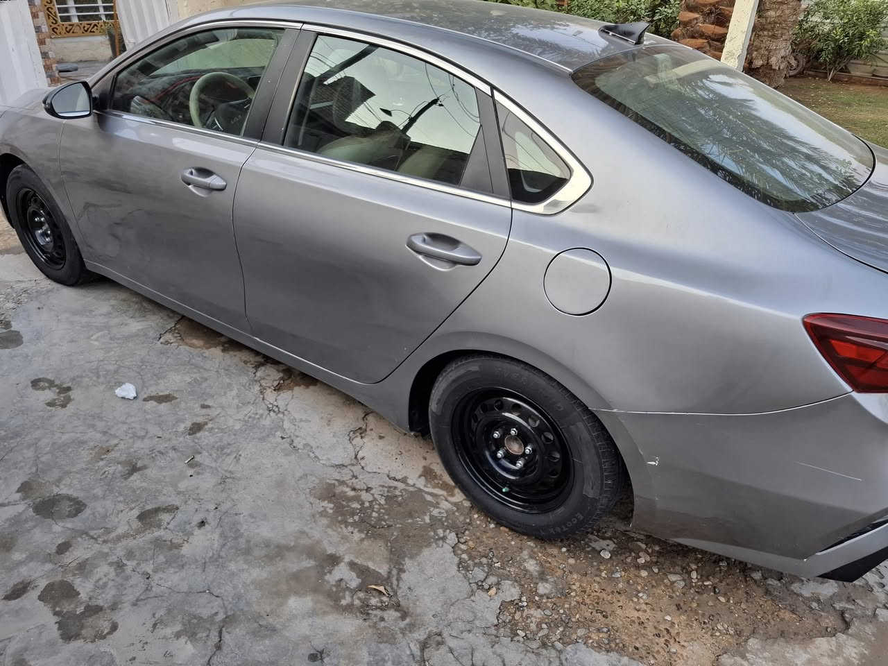 فورتي 2022 كندي 
تبديل باب خلف السايق وط
جاملغ مصلح هاي ضربته 
بجم كبس
مواصفاته خير من الله معروفه 
كير محرك جديد برغي مامفتوح بيه سياره جديده 
سعره ١٣٨ بيه مجال بسيط 
رقم انكليزي بابل بسمي شرط التحويل
***********
