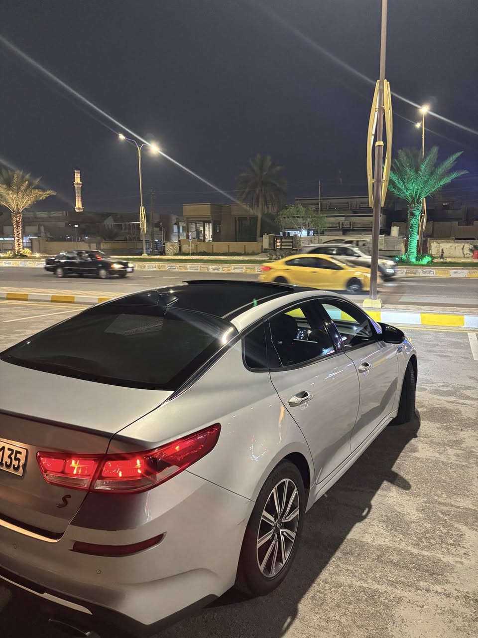 السلام عليكم 
للبيع…
كيا اوبتما 2019 وارد امريكي فوول مواصفات عدا لبصمة محرك 2400 GDi تنفس طبيعي لمرغوب  كير ومحرك شرط بلادي 
رقم اربيل انكليزي تحويل ثاني يوم 
 من امريكا جاملغ خلفي تخريب وبالعراق صار بيها ربع لبنيد شطح كلش خفيفة
ماشيه 126
مواصفات السيارة :
سلايد روف فتحة سقف 
رادار امامي خلفي كاميرا 
رادار جانبي 
قيادة شبة ذاتية وتحذير لخروج عن لمسار 
حساس خلفي 
اوتو بريك 
فول تحكم ستيرن 
كروز سرعة
كشن سائق كهربائي 
شاشة كبيرة تدعم كار بلي واندرويد 
كامرة مسار خلفي دواره
حساسات امامي خلفي 
اشاير بالمري 
ثلاث وضعيات قيادة: نورمال .ايكو.سبورت
بلوتوث اواكس 
فتحة صندوق بالبصمة 
لسيارة كلش معتني بيها ادامة كل فتره وبانزين محسن
ودهن اصلي 
تخم تايرات  جديد  قبل شهرين مبدلهن  
وسيارة نظيفة تجي وتفحص وين متريد 
رقم لشاصي : 5xxgt4l3xkg320835
مكاني لفلوجة
السعر138 $وبيها مجال للشراي 
هـ/***********
