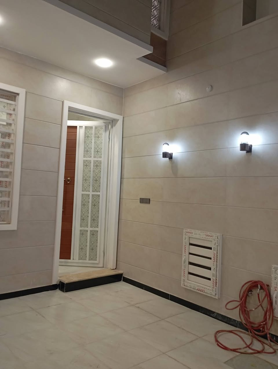 يالله دار للبيع بحي اور ثانيه قرب مكتبه شاطر مساحته 200 طابقين بناء حديث صب كونكريت مامسكون على شارع 15 متر البيت يتكون من 6غرف نوم وصالتين واستقبال ومطبخ ومجموعة صحيات لاستفسار واتساب ***********
